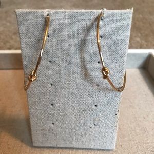 Simple Knot Hoops